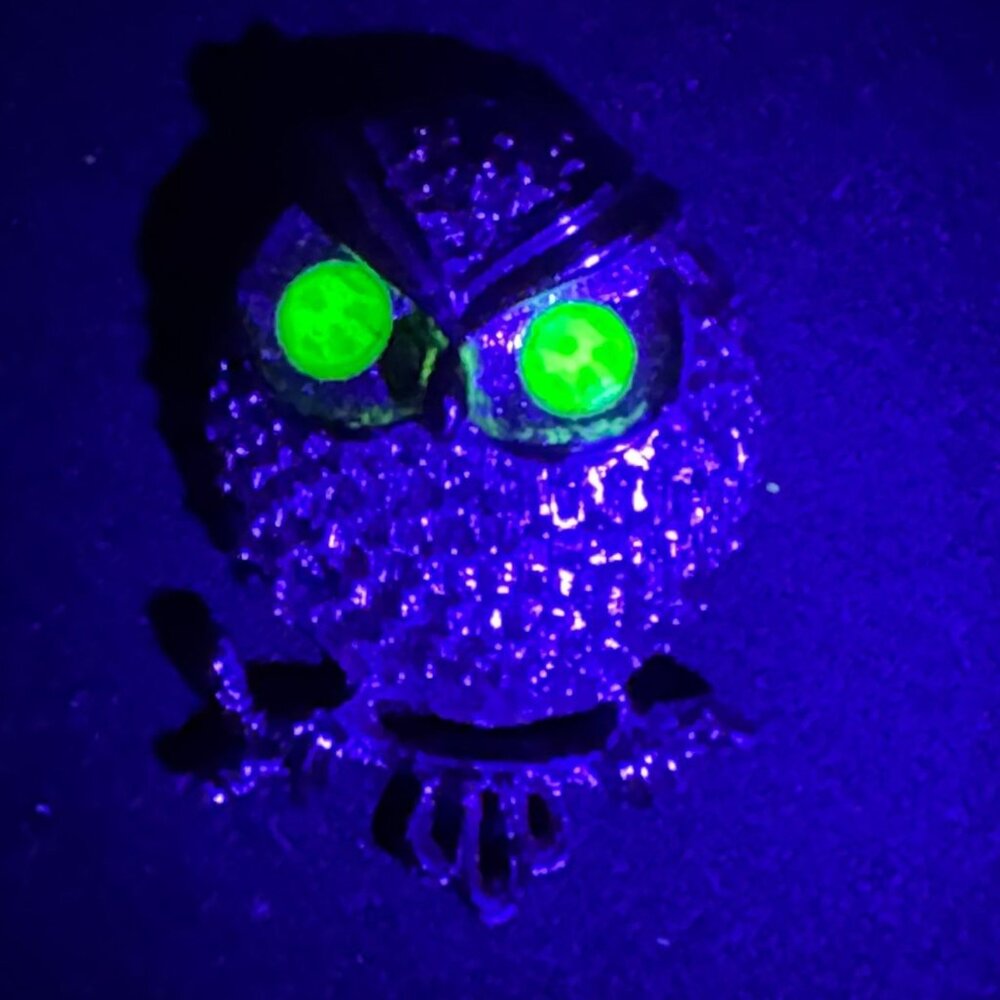 Vtg. Gold Sarah Coventry Owl Pin Brooch Uranium Vaseline Glass Rhinestone Eyes